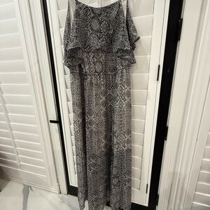 Torrid Black‎ and White Maxi Dress size 2 in Torrid
